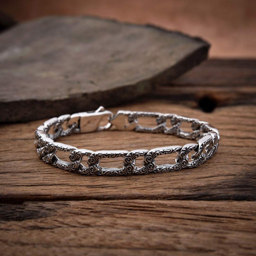 The Sovereign Imperial Rattan Figaro Chain in Solid 925 Silver