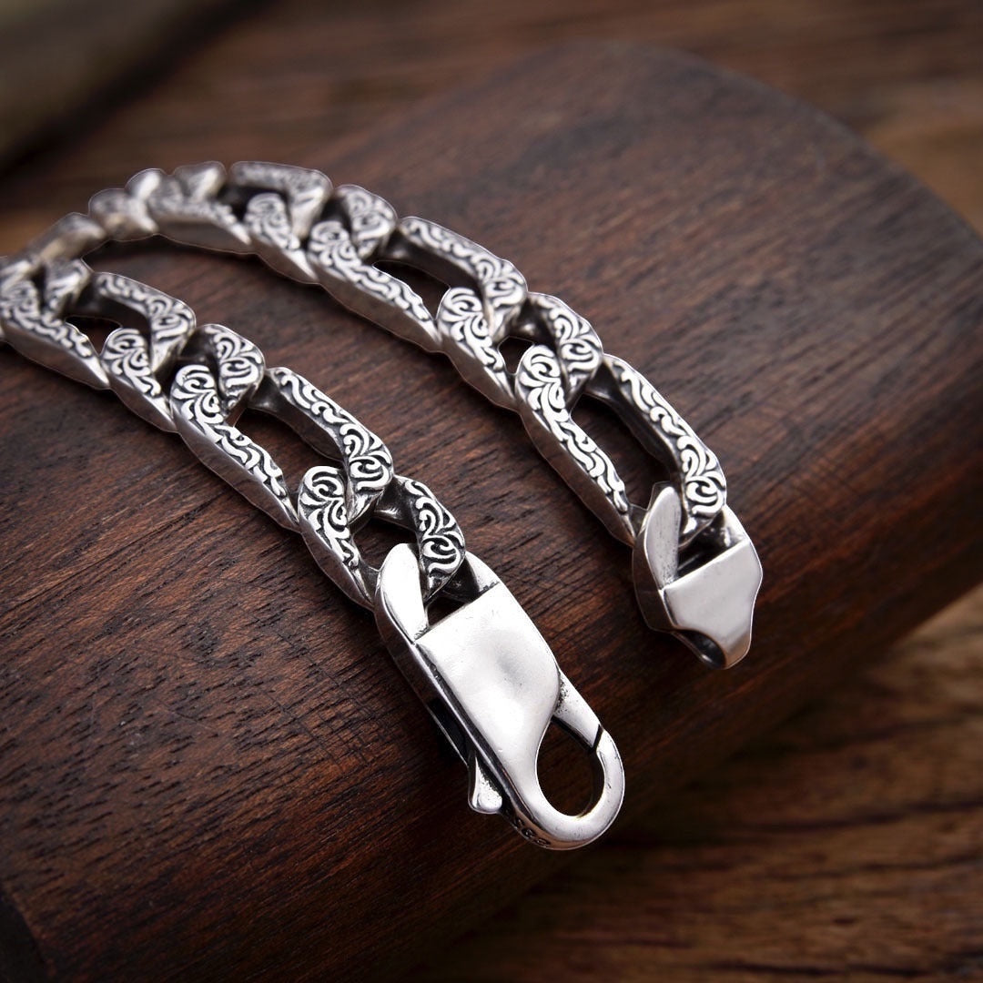 BoxUnboxed Sovereign Imperial Rattan Figaro Chain bracelet in solid 925 silver with intricate vine pattern and lobster clasp.